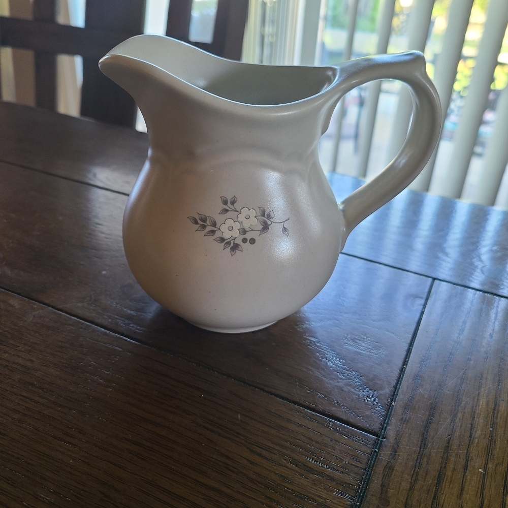Pfaltzgraff Heirloom pattern creamer 4.5" at tallest